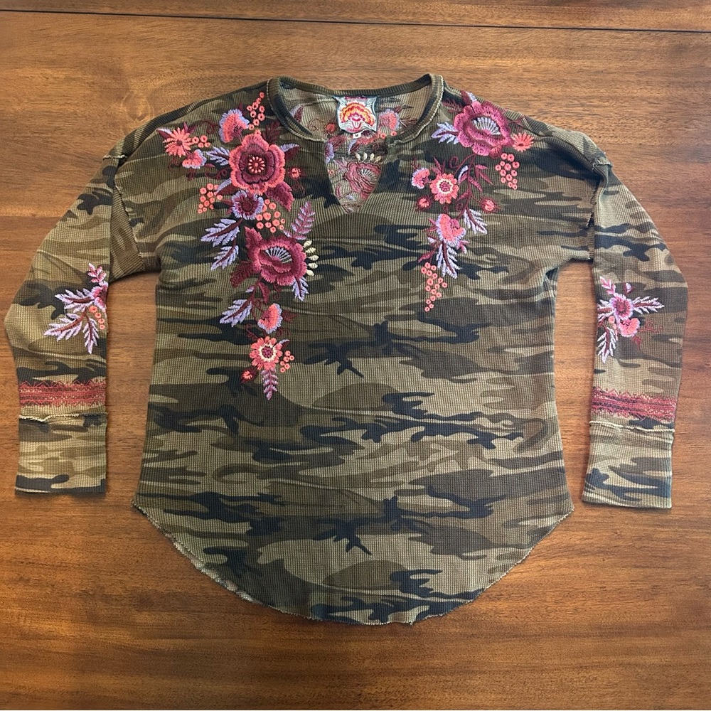 Johnny Was Floral Embroidered Camo Long Sleeve Top size Medium